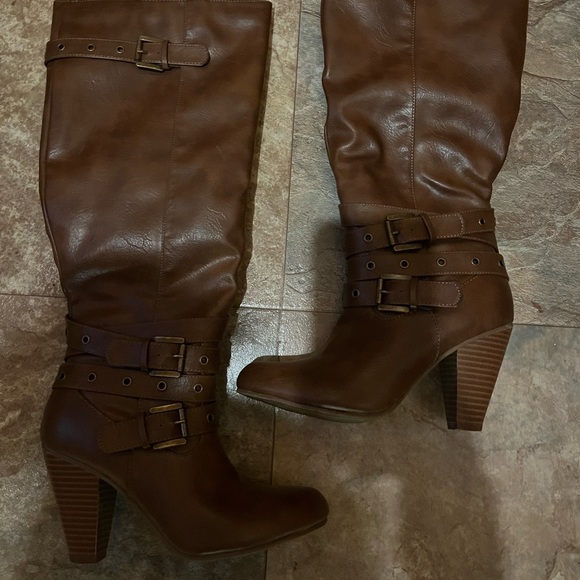 Wide calf high heel boot - Picture 2 of 5